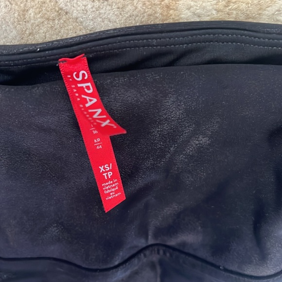 Spanx faux leather leggings size XS - Picture 3 of 4